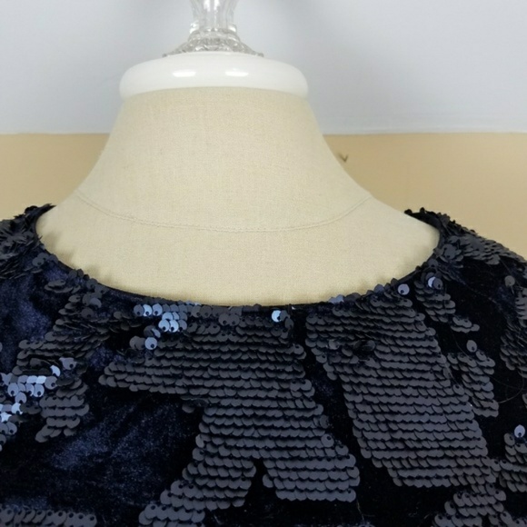 (Revolve) J.O.A. Sequin Velvet Top in Navy - Picture 5 of 7